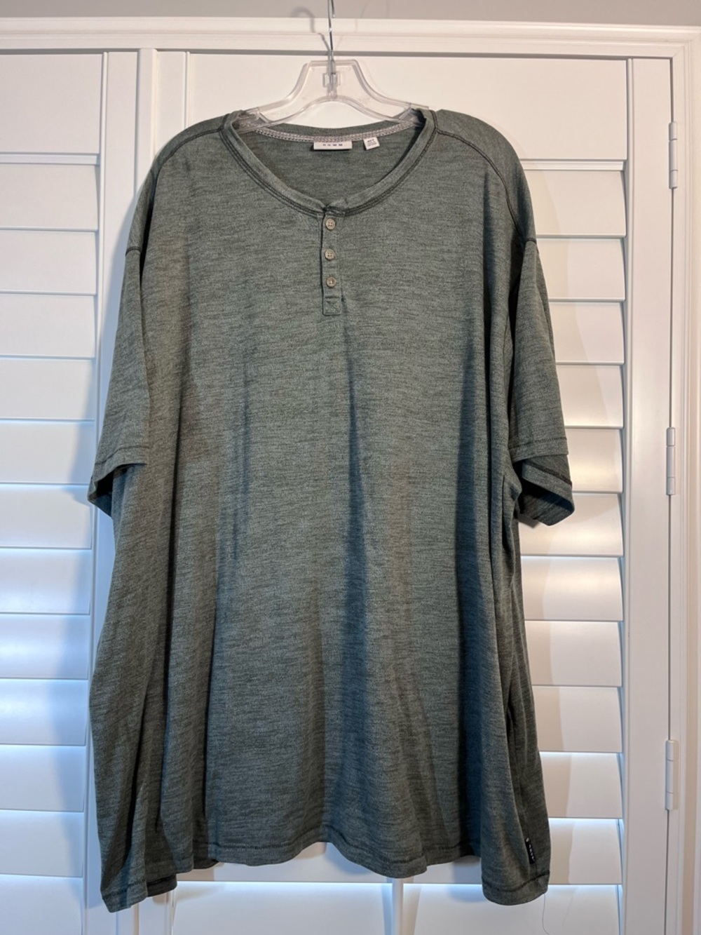 Men's Short Sleeve Henley Tee in Olive Green